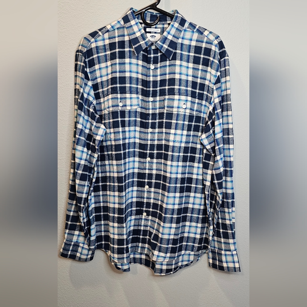Old Navy Long Sleeve Button Shirt. Large.